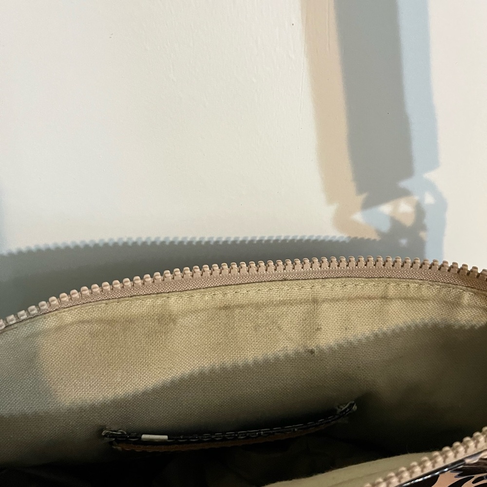 Consuela Downtown Crossbody - Picture 12 of 12